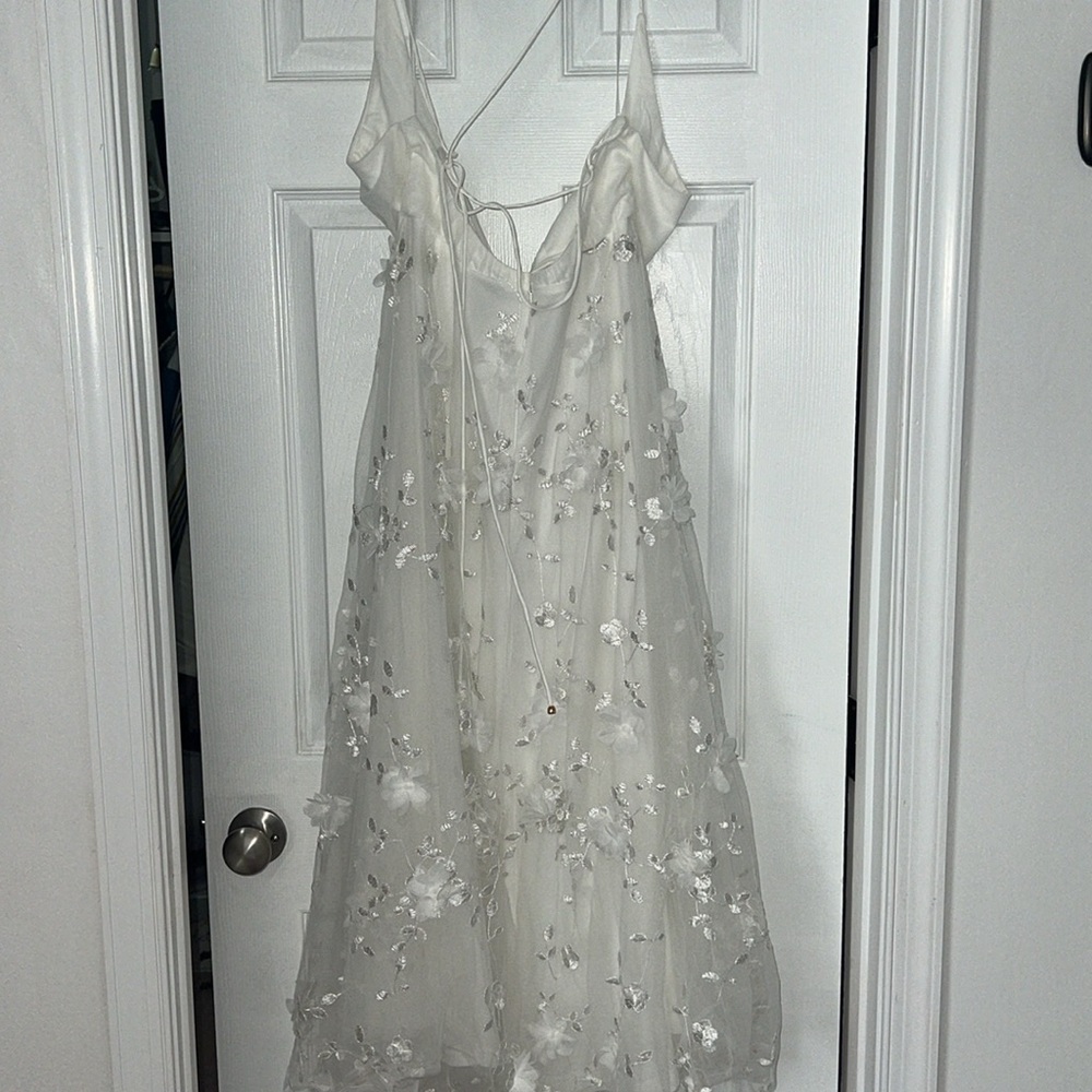 SHERI V-NECKLINE EMBELLISHED MIDI DRESS WHITE- Selfie Leslie - Picture 6 of 7